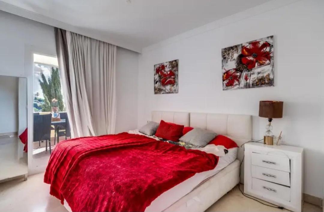 Bedroom, With A Share Bathroom In A Bed And Breakfast Place Málaga Esterno foto
