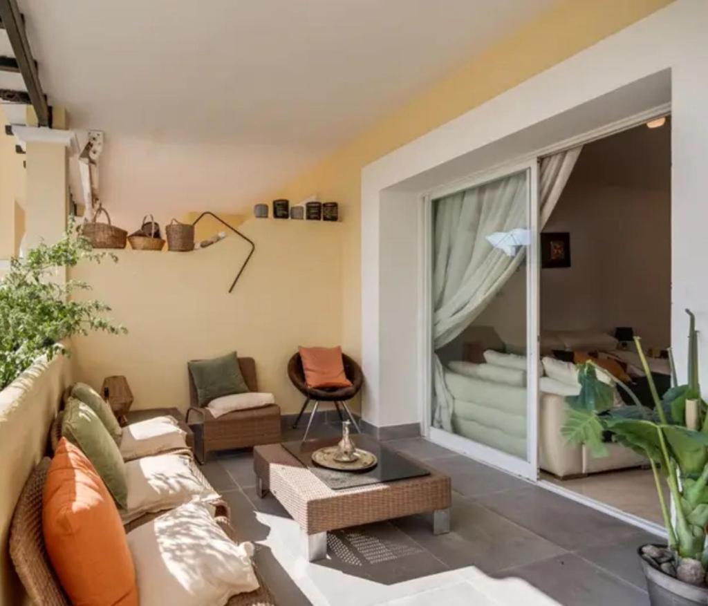 Bedroom, With A Share Bathroom In A Bed And Breakfast Place Málaga Esterno foto